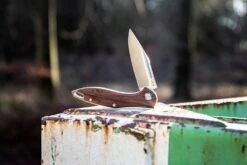 MKM Fara MY01-S Santos Navaja, Lucas Burnley Design -Victorinox Ventas MMK MY01 S 20 sfeerfoto