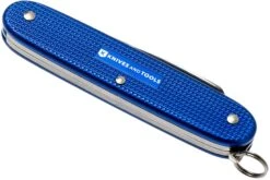 Victorinox Pioneer Alox Blue 0.8201.22R4.KTE1 Knivesandtools Edition, Navaja Suiza -Victorinox Ventas VT0 8201 22R4 KTE1 04 victorinox