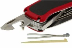 Victorinox RangerGrip 174 Handyman Rojo-negro 0.9728.WC Navaja Suiza -Victorinox Ventas VT0 9728 WC 03 victorinox rangergrip 174 handyman vt0 9728 wc d3